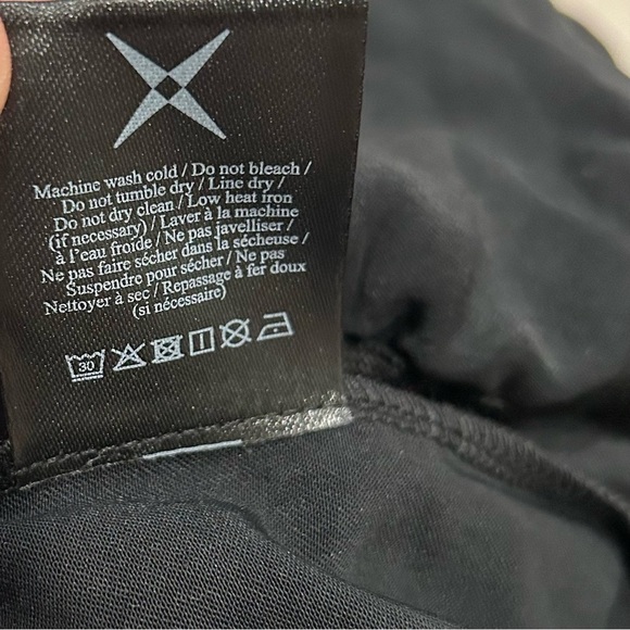 NWT GSTQ Black Satin Jumpsuit Sleeveless V Neck Ruched Ankle Crop Size XL - Picture 6 of 8